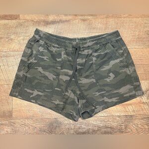Athleta Cotton Blend Pull On Camo Farallon Shorts Size 14